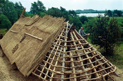 First Longhouse under construction, 1990
